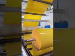 het met een laag bedekken/cellofaan